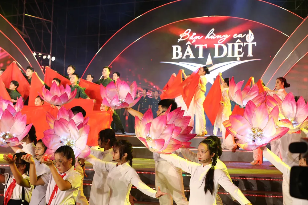 Cầu truyền hình "Bản hùng ca bất diệt" do Bộ VH-TT-DL chủ trì, phối hợp với UBND tỉnh Bà Rịa - Vũng Tàu, UBND tỉnh Điện Biên tổ chức nhân kỷ niệm 76 năm Ngày Thương binh - Liệt sĩ (27-7-1947 – 27-7-2023) Cầu truyền hình "Bản hùng ca bất diệt" do Bộ VH-TT-DL chủ trì, phối hợp với UBND tỉnh Bà Rịa - Vũng Tàu, UBND tỉnh Điện Biên tổ chức nhân kỷ niệm 76 năm Ngày Thương binh - Liệt sĩ (27-7-1947 – 27-7-2023)