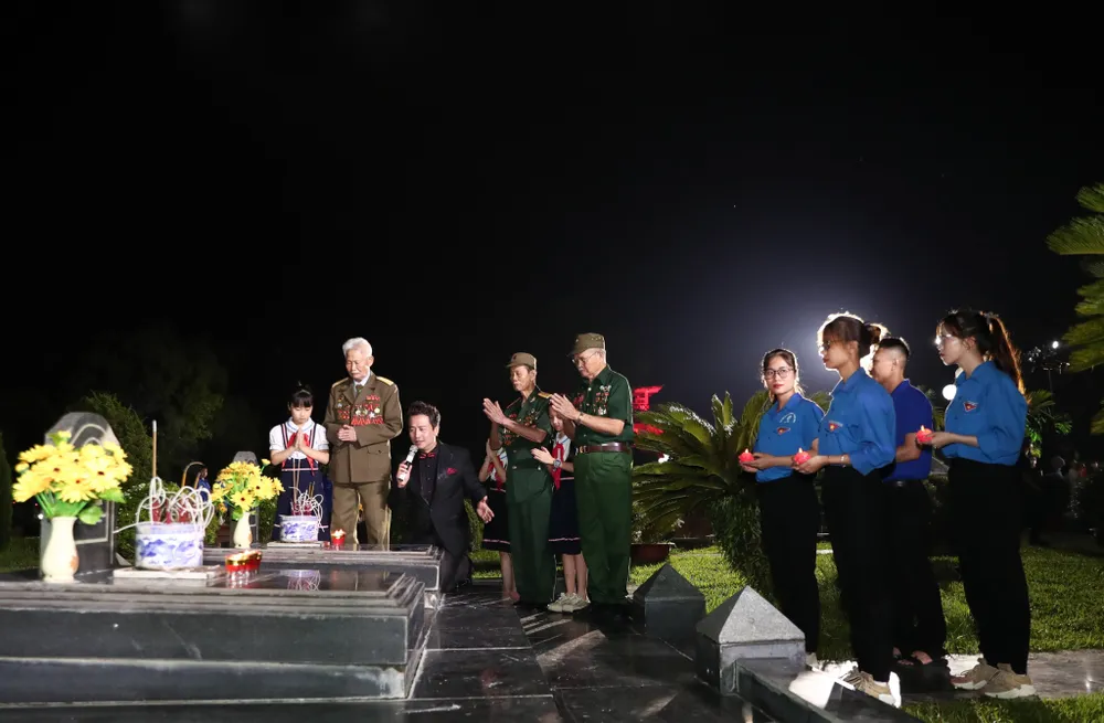 Tại điểm cầu Nghĩa trang Liệt sĩ A1 (Điện Biên) Tại điểm cầu Nghĩa trang Liệt sĩ A1 (Điện Biên)