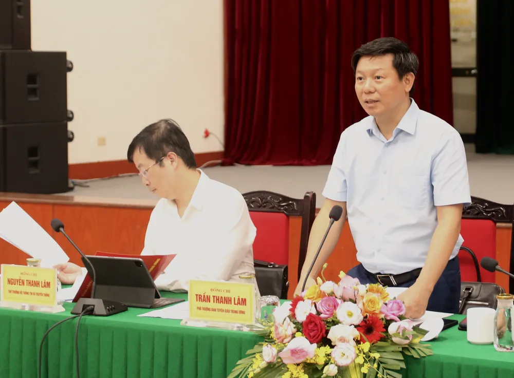 Phó trưởng ban Tuyên giáo Trung ương Trần Thanh Lâm phát biểu tại hội nghị Phó trưởng ban Tuyên giáo Trung ương Trần Thanh Lâm phát biểu tại hội nghị