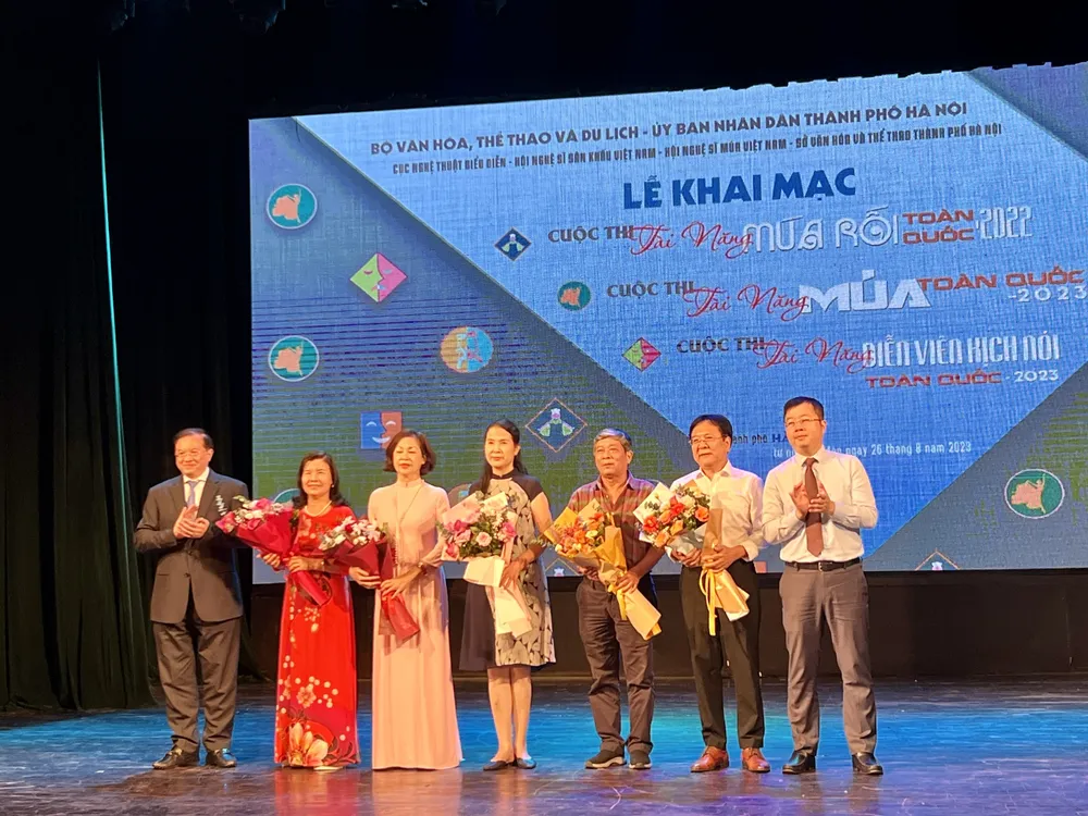 Ban giám khảo cuộc thi Tài năng Múa rối toàn quốc Ban giám khảo cuộc thi Tài năng Múa rối toàn quốc