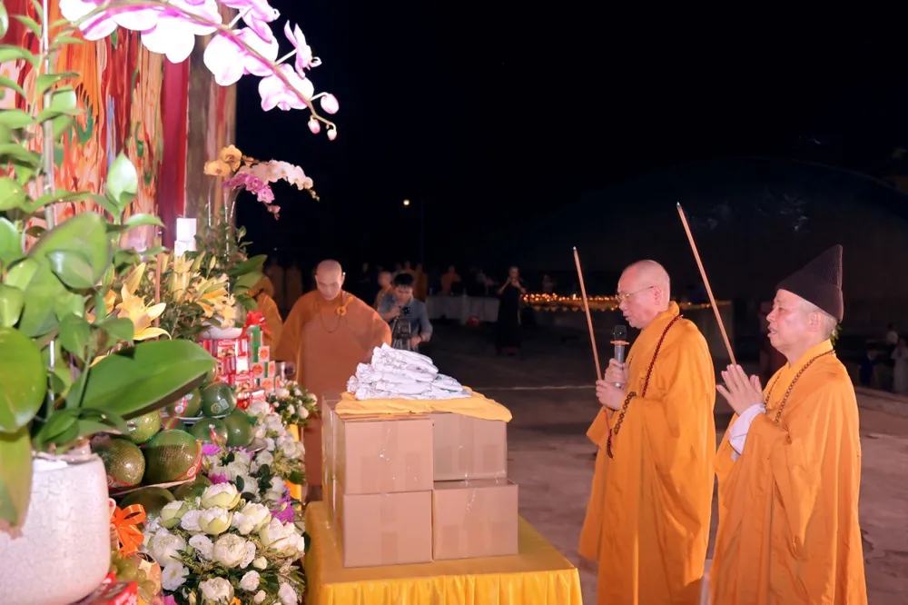 Vu lan báo hiếu nhằm giữ gìn và thể hiện truyền thống tri ân và báo ân của dân tộc Việt Nam Vu lan báo hiếu nhằm giữ gìn và thể hiện truyền thống tri ân và báo ân của dân tộc Việt Nam