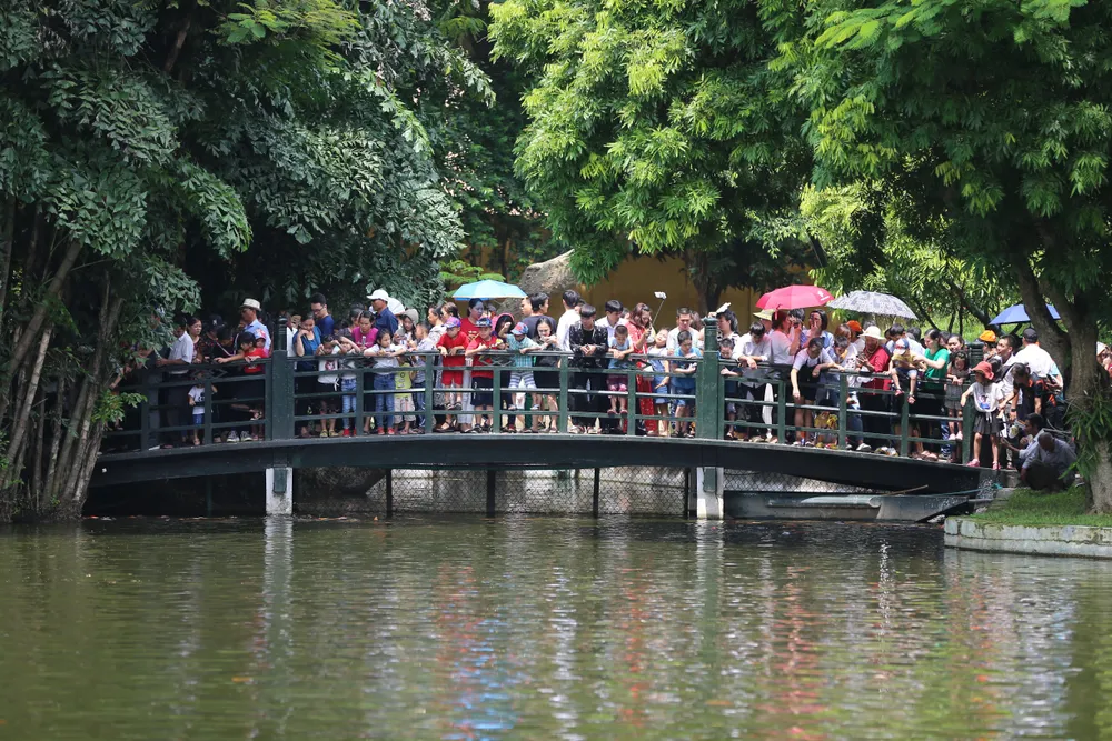 Sở Du lịch Hà Nội phối hợp với Ban Quản lý Lăng Chủ tịch Hồ Chí Minh tổ chức tặng hơn 20.000 suất quà cho du khách đến thăm, viếng tại Lăng Sở Du lịch Hà Nội phối hợp với Ban Quản lý Lăng Chủ tịch Hồ Chí Minh tổ chức tặng hơn 20.000 suất quà cho du khách đến thăm, viếng tại Lăng