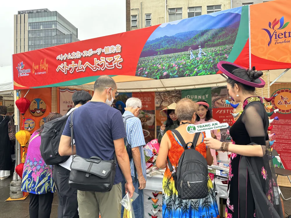 Đây là một trong những gian hàng thu hút sự quan tâm của nhiều du khách khi đến với lễ hội