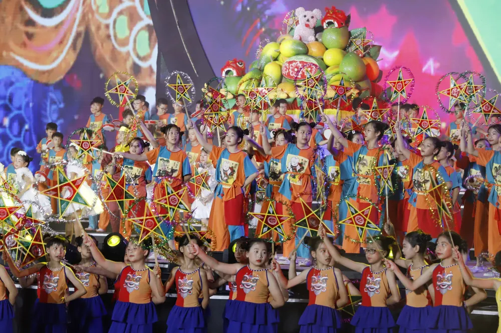 Đêm hội Thành Tuyên là sự kiện được tổ chức thường niên, có quy mô lớn trong dịp Trung thu. Ảnh: VIẾT CHUNG