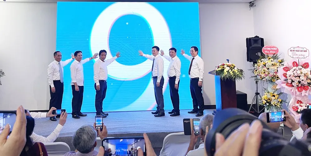 Bấm nút khai trương Không gian triển lãm mỹ thuật trực tuyến