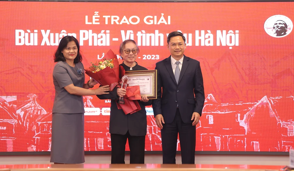 Đạo diễn, NSND Đặng Nhật Minh được trao Giải thưởng Lớn - Vì tình yêu Hà Nội