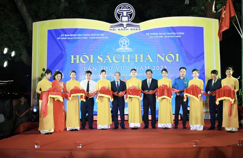 Cắt băng khai mạc Hội sách Hà Nội lần thứ VIII Cắt băng khai mạc Hội sách Hà Nội lần thứ VIII