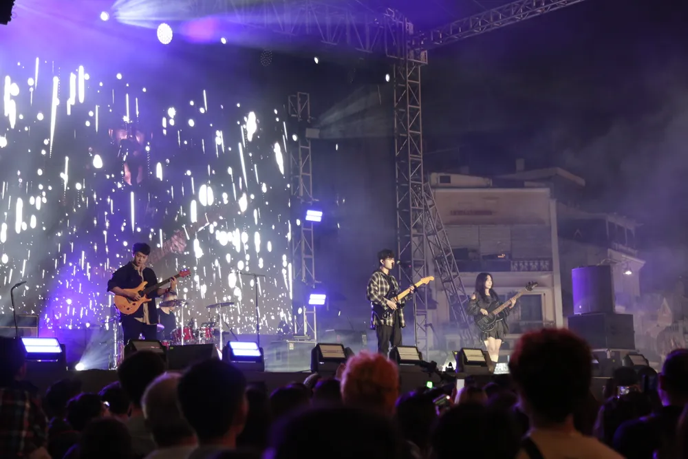 Lễ hội mang đến phong cách âm nhạc đương đại với nhiều ban nhạc trong nước và quốc tế. Ảnh: HÀ NGUYỄN Lễ hội mang đến phong cách âm nhạc đương đại với nhiều ban nhạc trong nước và quốc tế. Ảnh: HÀ NGUYỄN