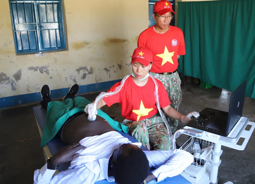 Ngài Bộ trưởng Giáo dục Abyei tham gia buổi khám, chữa bệnh Ngài Bộ trưởng Giáo dục Abyei tham gia buổi khám, chữa bệnh