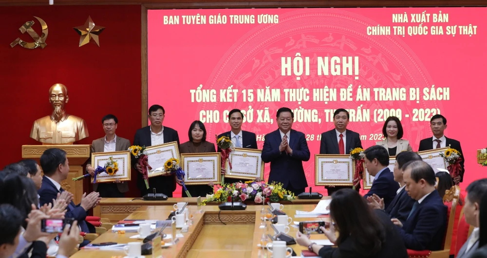 Ban Tuyên giáo Trung ương đã trao tặng 2 Bằng khen cho tập thể có thành tích xuất sắc trong công tác chỉ đạo, triển khai Đề án và 9 tập thể có thành tích xuất sắc trong công tác tổ chức, thực hiện Đề án.