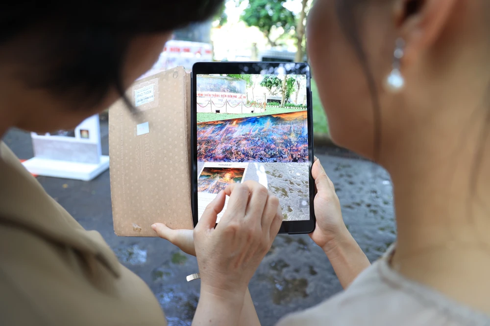 Trải nghiệm tương tác bằng với công nghệ cùng bức tranh panorama 7e13e38b56fdf7a3aeec.jpg