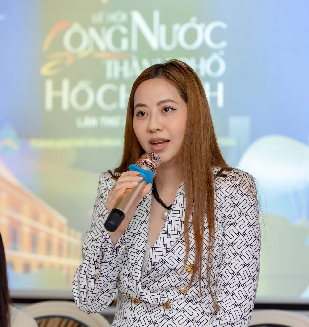 Tổng đạo diễn, tác giả kịch bản Lê Hải Yến Họp báo 2.jpg
