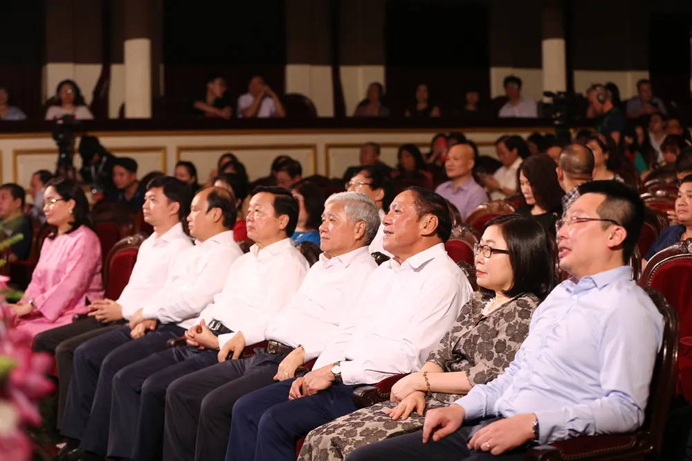 Các đại biểu tham dự chương trình Việt Nam - Khát vọng vươn xa b77ba2e15747f719ae56 - Copy.jpg