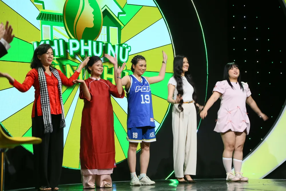 Chương trình truyền cảm hứng cho hàng triệu phụ nữ Việt Nam tự tin làm chủ Chương trình đan xen thử thách cá nhân và đồng đội.JPG