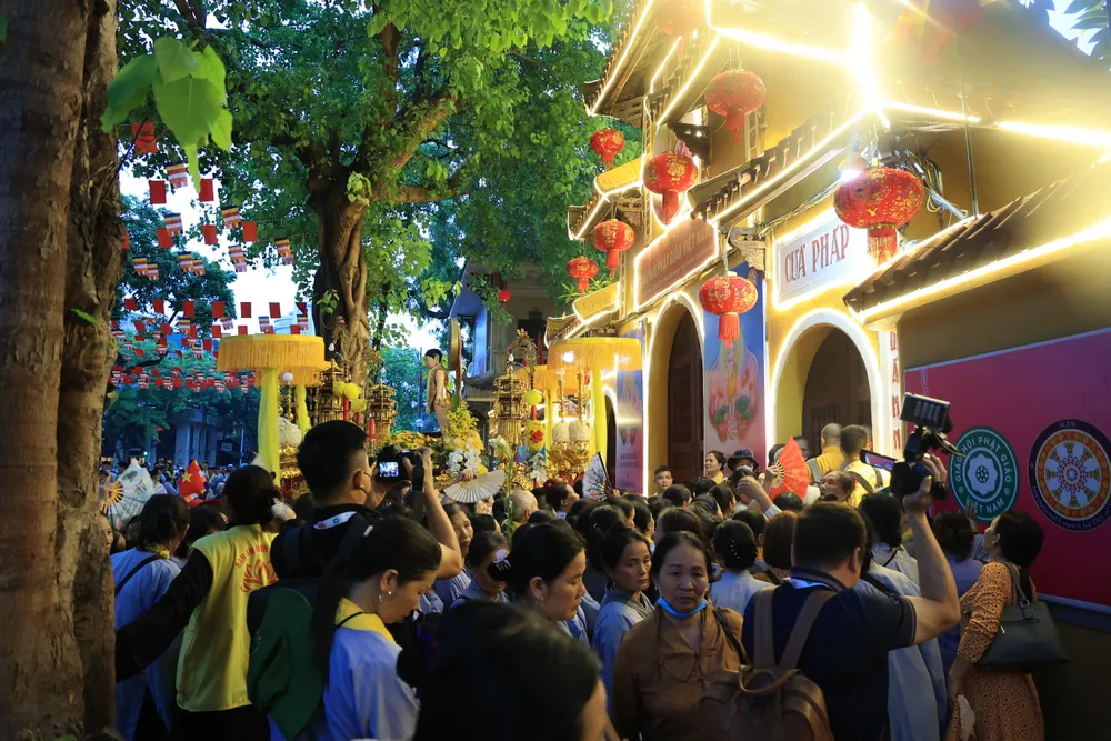 An estimated 5 million people visited the Buddha's relics at Quan Su Pagoda (Hanoi). Photo: PHU LE PHU_9759.JPG