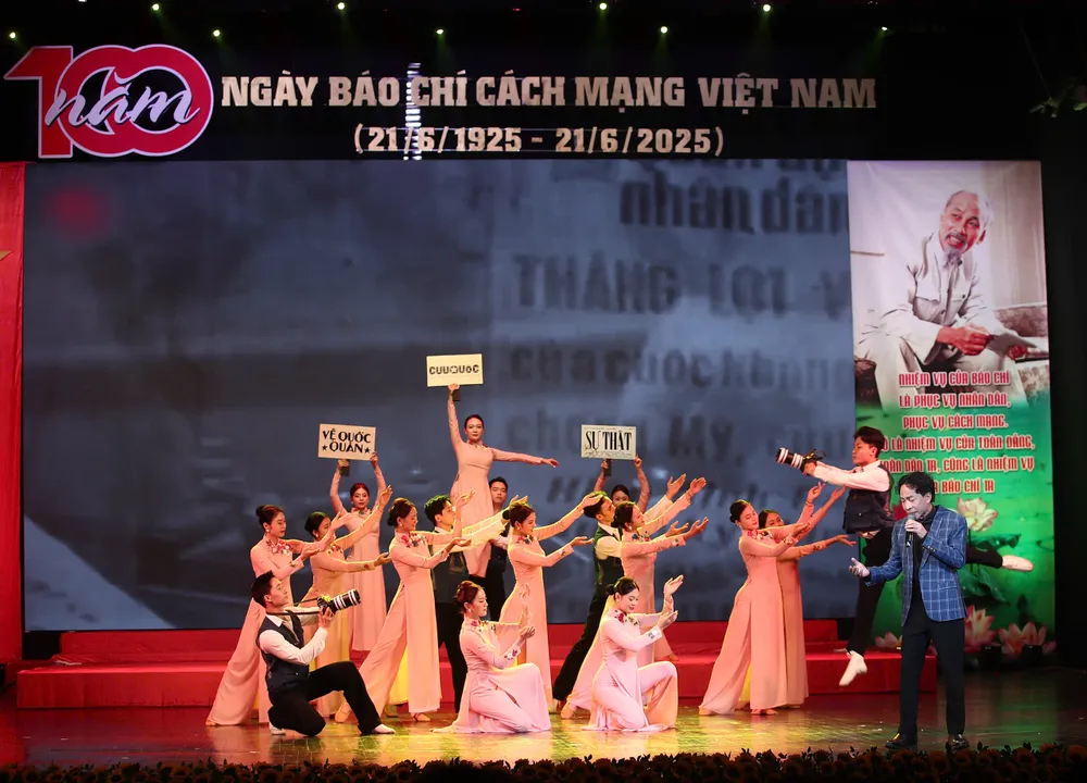 Chương trình có sự tham dự của nhiều nghệ sĩ được khán giả yêu mến. Ảnh: NAM NGUYỄN 242ab6b628b89fe6c6a9.jpg