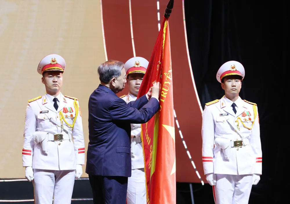 Tổng Bí thư Tô Lâm trao Huân chương Hồ Chí Minh lần thứ hai cho Báo chí cách mạng Việt Nam 2b289daabcbe0be052af.jpg