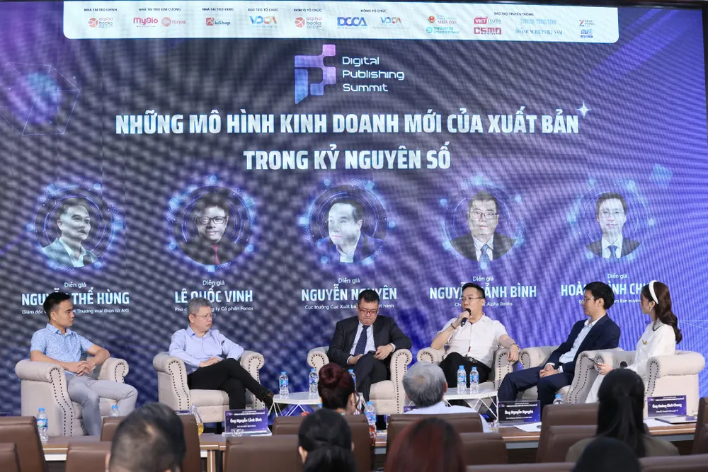 Các chuyên gia tham dự các phiên tọa đàm tại Diễn đàn Xuất bản số xuat ban 1.jpg