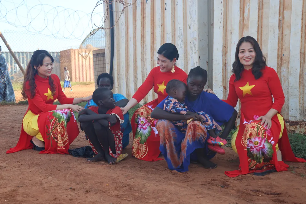 Las imágenes del Ao Dai vietnamita siempre causan una buena impresión en los amigos. B07A3572.JPG