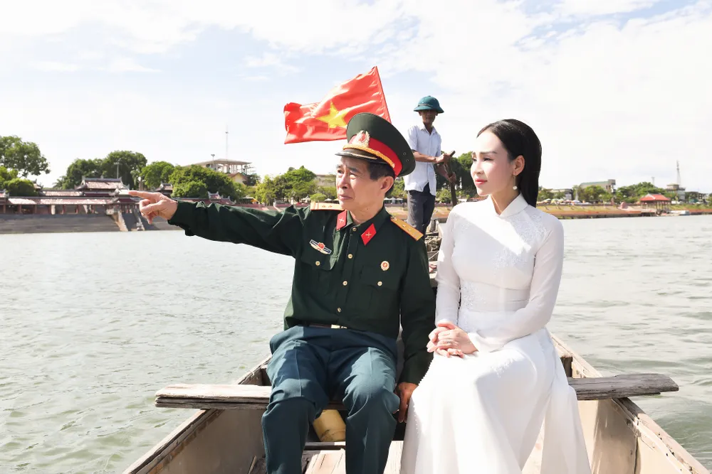 Cảnh trong MV được quay trên dòng sông Thạch Hãn FL2_5088.jpg