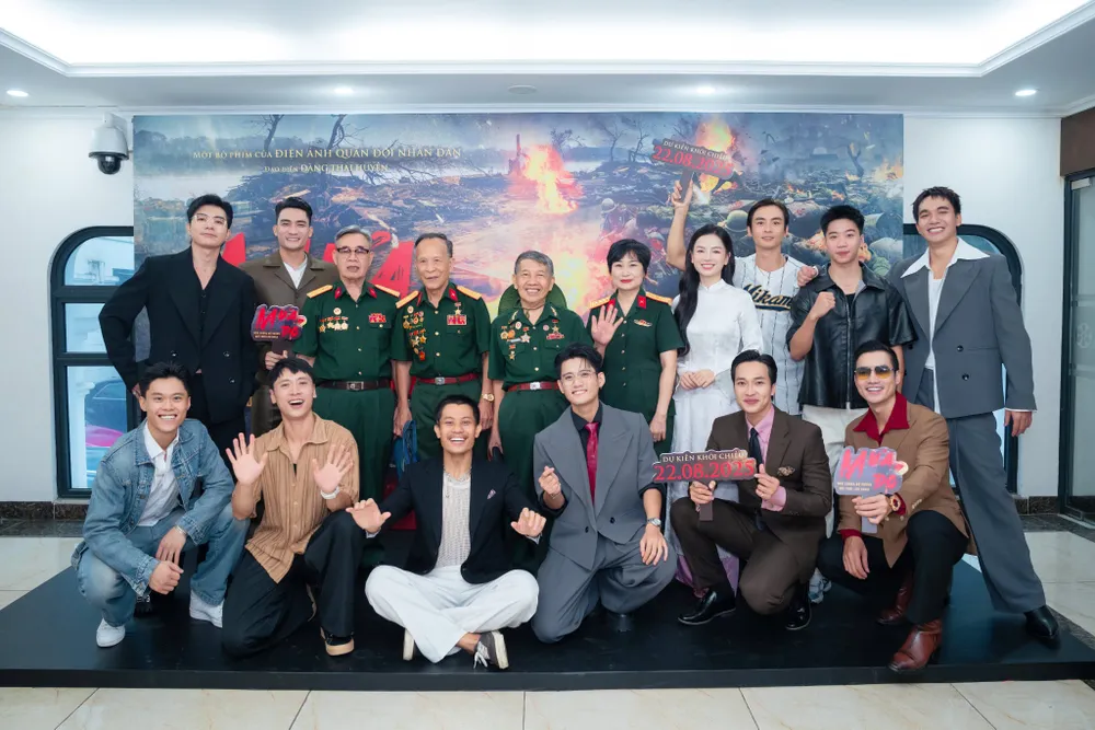 Các nhân chứng lịch sử lưu giữ kỷ niệm cùng đoàn làm phim aca5a9ed-0c72-4bd7-a85a-1b629b1f22e5.jpg