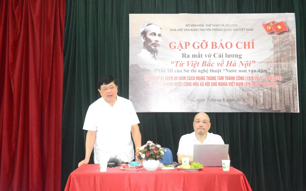 Gặp gỡ ra mắt vở diễn "Từ Việt Bắc về Hà Nội" 34718bfbe14668183157.jpg