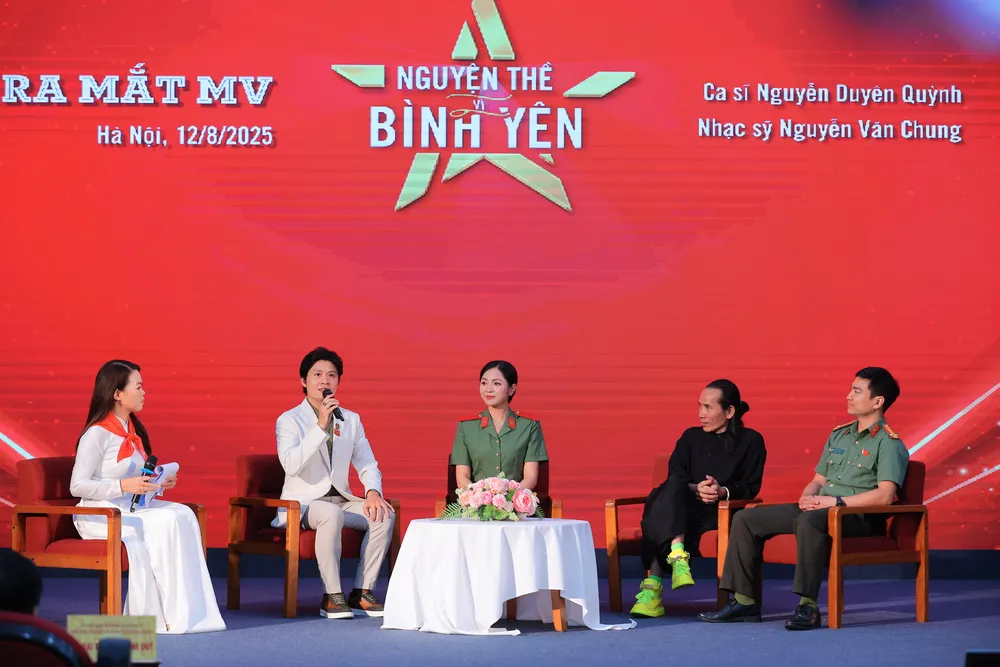 Họp báo ra mắt MV tại Hà Nội 052A4423.JPG
