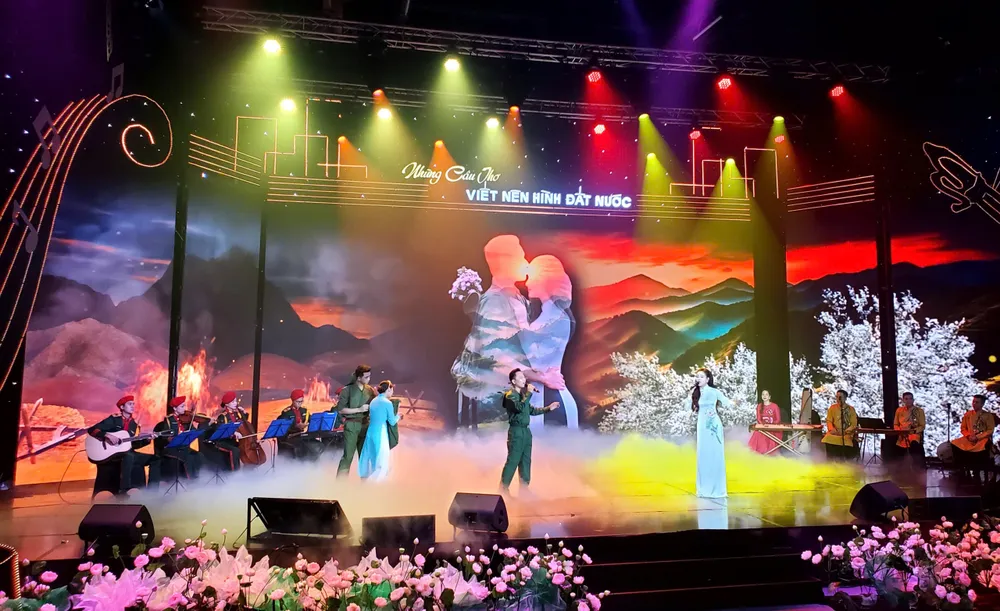 Những lời thơ của người lính viết nên dáng hình đất nước thời chiến. Ảnh: HÀ NGUYỄN 2972063558005225712.jpg