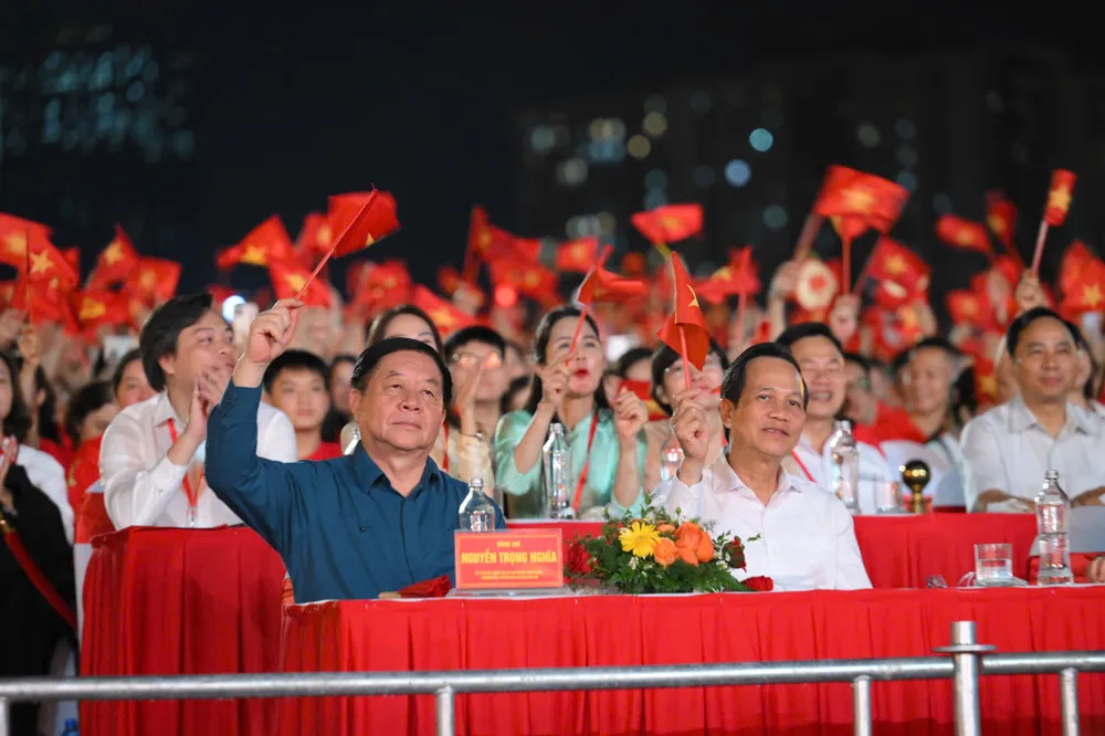 Trưởng Ban Tuyên giáo và Dân vận Trung ương Nguyễn Trọng Nghĩa tham dự chương trình 964262665595249036.jpg