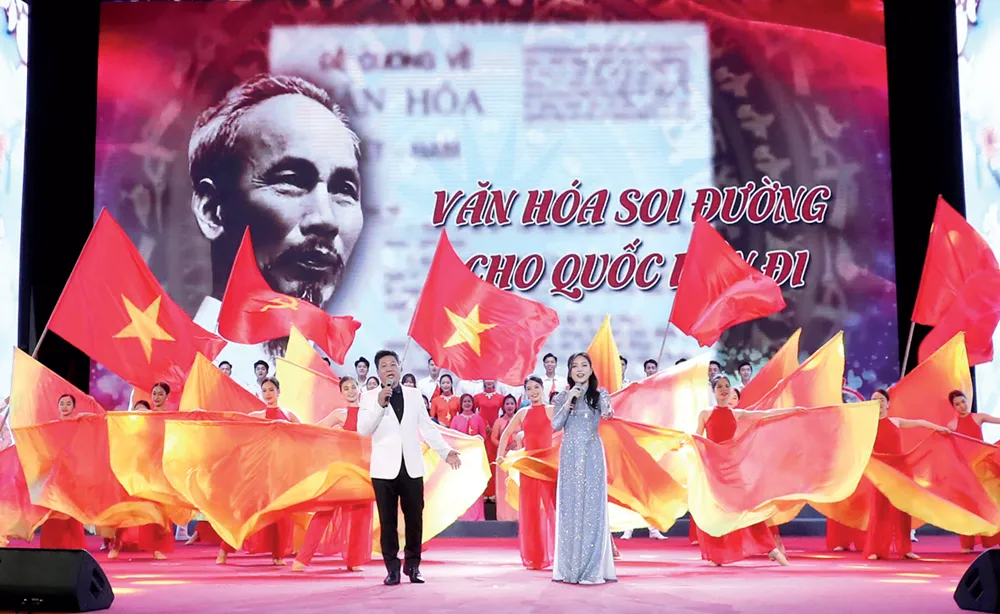 Программа воссоздает восьмидесятилетний путь культурной индустрии. van hoa soi duong.png