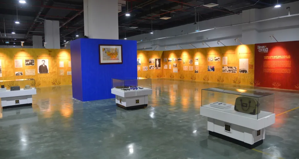 Không gian của trưng bày chuyên đề “Hồ Chí Minh - Chân dung một con người” bfd64dcde28269dc3093.jpg