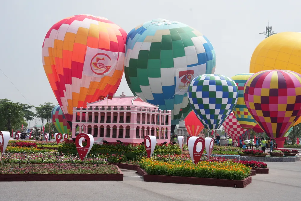 Khu vực trưng bày ngoài trời của TPHCM DSC01187.JPG