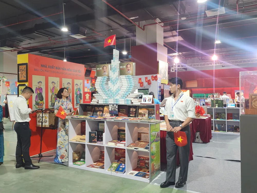 Nhiều tư liệu, hình ảnh, hiện vật quý về xuất bản được trưng bày trong triển lãm 20250828_105852.jpg