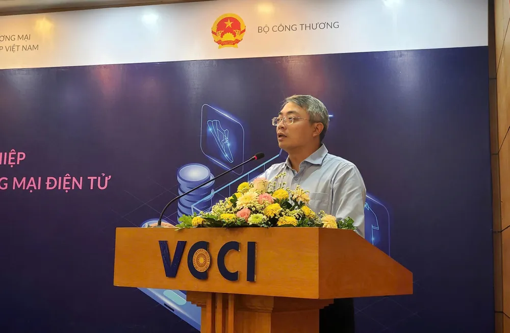 Phó Cục trưởng Cục Thương mại điện tử và Kinh tế số Hoàng Ninh phát biểu tại hội thảo 891e81fa-8b78-4800-8e84-9168e480cc90.jpg