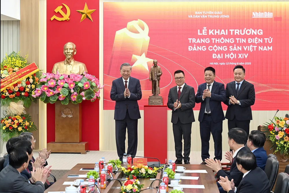 Tổng Bí thư Tô Lâm dành tặng món quà đặc biệt tới những người làm Báo Nhân Dân DSC_3972.jpg