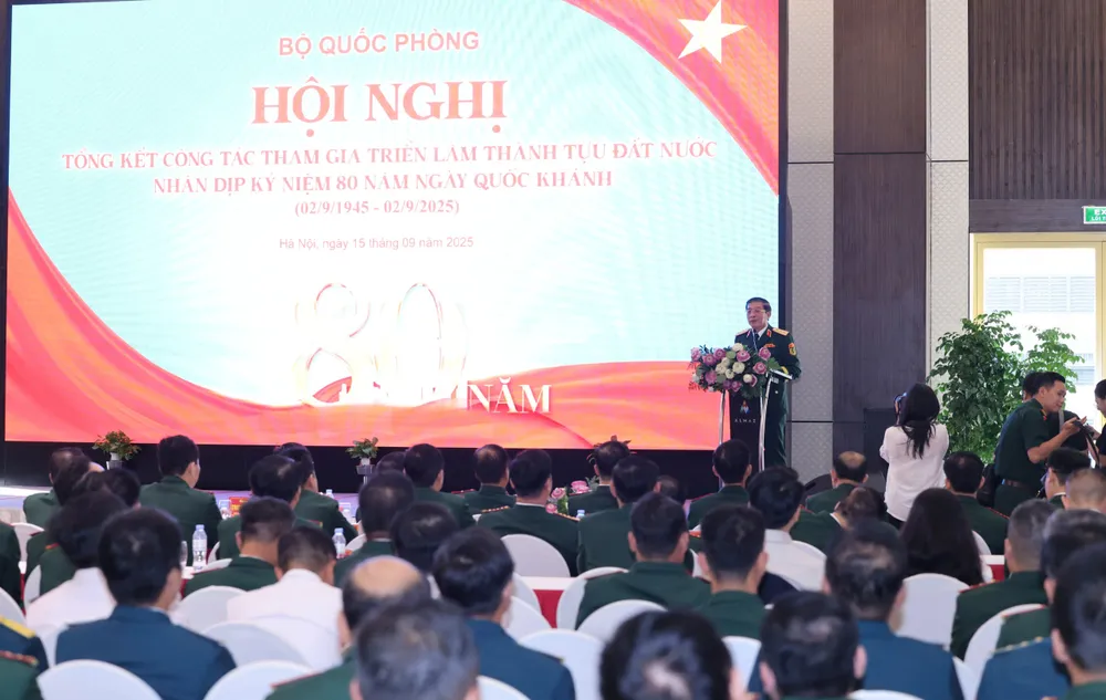 Thượng tướng Trương Thiên Tô, Phó Chủ nhiệm Tổng cục Chính trị phát biểu tại hội nghị. Ảnh: QUANG PHÚC 206793eff5507e0e2741.jpg