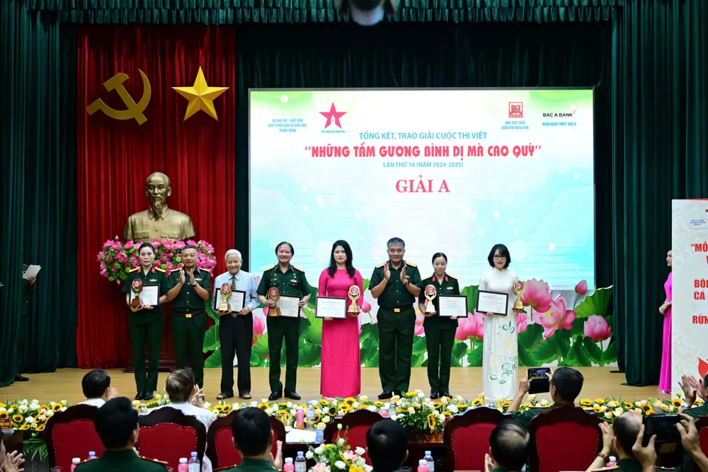 Tác giả, nhóm tác giả được trao giải A 3bc2b426-6685-4217-9569-3ac92b6e38f3.jpg
