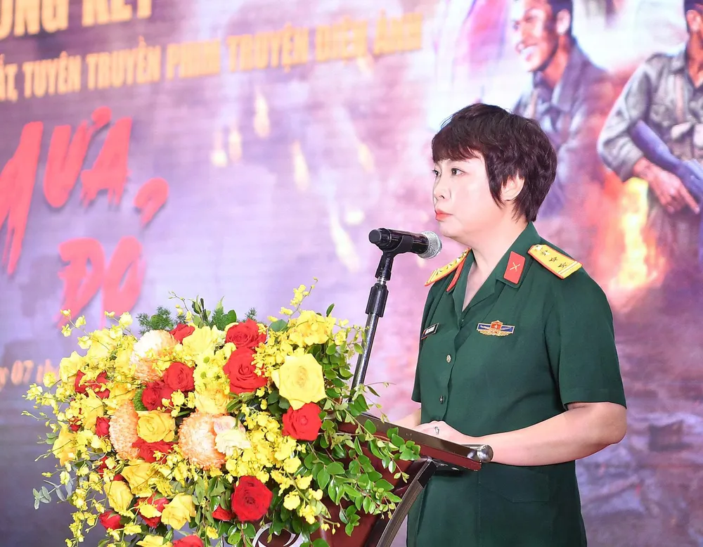 NSƯT Đặng Thái Huyền, đạo diễn phim "Mưa đỏ" 189043bf1ffa92a4cbeb9.jpg