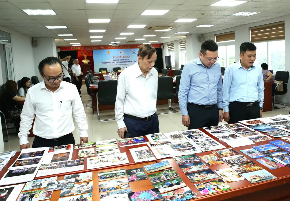 Các tác phẩm vào vòng chung khảo 3213165943366823787.jpg