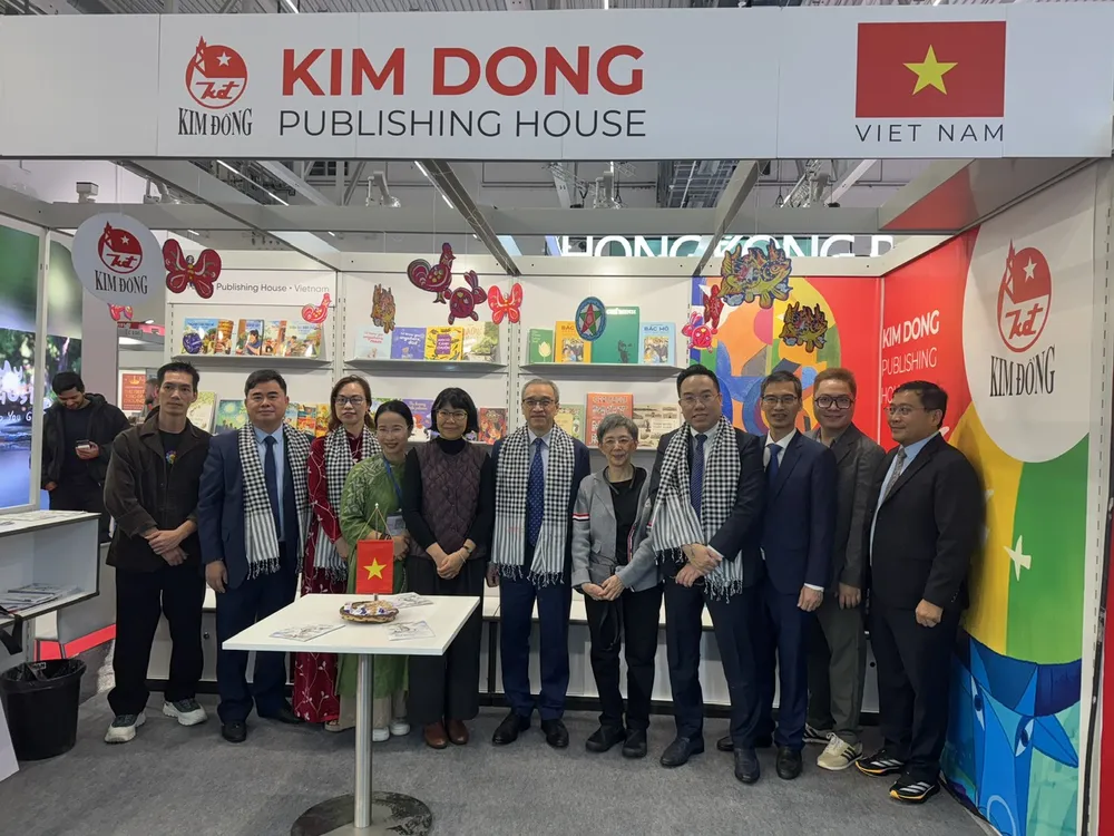 Gian trưng bày sách thiếu nhi của Nhà Xuất bản Kim Đồng 404ce49d-5442-481f-a123-dd5eac3eb639.jpg