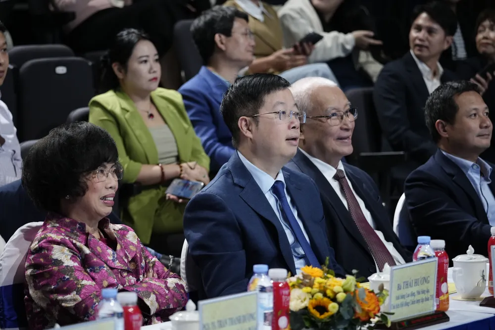 Các đại biểu tham dự chương trình _MA40706.JPG