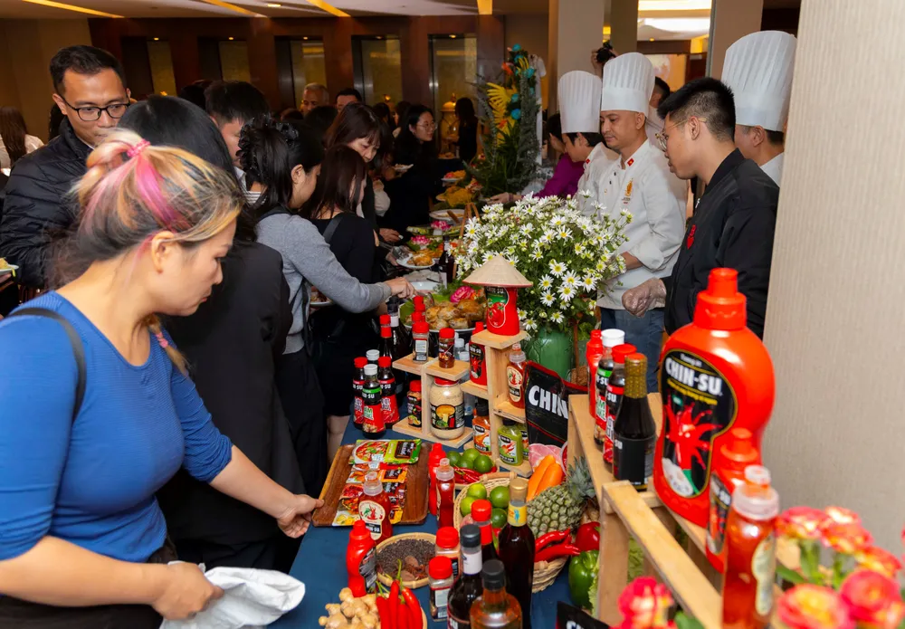 Khách mời trải nghiệm Ẩm thực trong khuôn khổ sự kiện (2).jpg