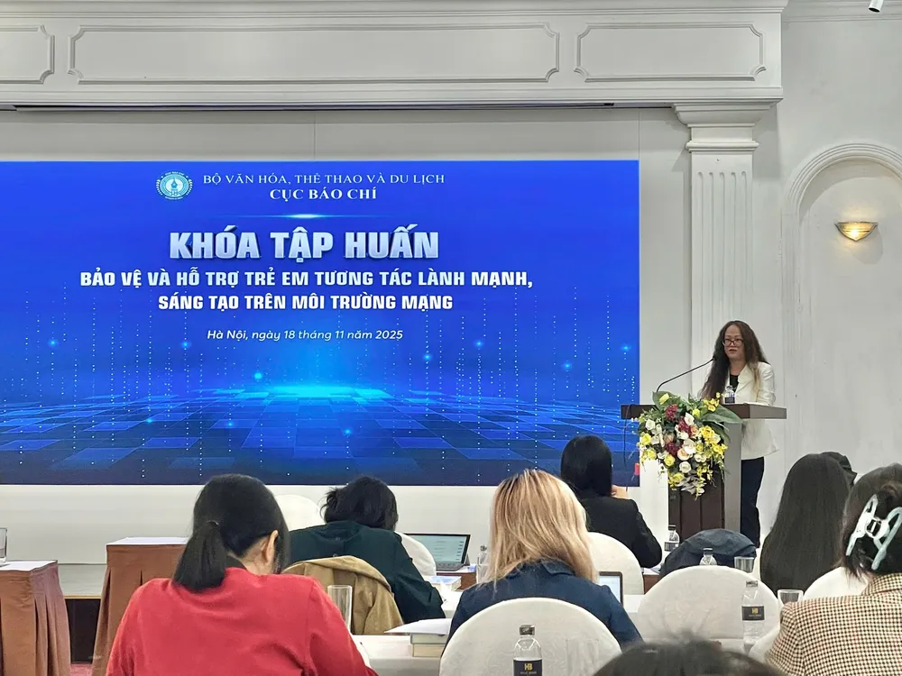 Tập huấn “Bảo vệ và hỗ trợ trẻ em tương tác lành mạnh, sáng tạo trên môi trường mạng”