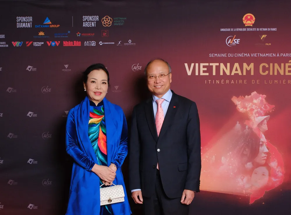 Dinh Toan Thang 대사와 VFDA 회장, 영화 주간 조직위원회 대표 Ngo Phuong Lan 여사 3 (3).JPG