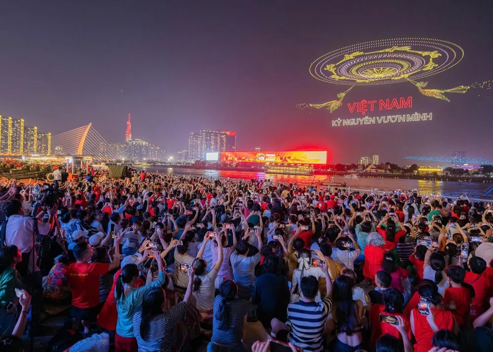 Tác phẩm “Việt Nam - Kỷ nguyên vươn mình” của tác giả Phạm Ngọc Long Thiên được trao giải nhất