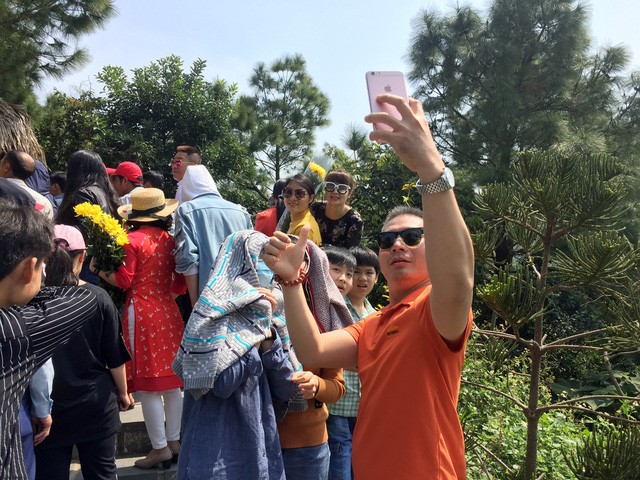 晉謁武元甲大將陵墓劇增