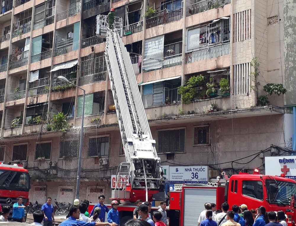 消防車趕到及時把火撲滅，沒有蔓延。