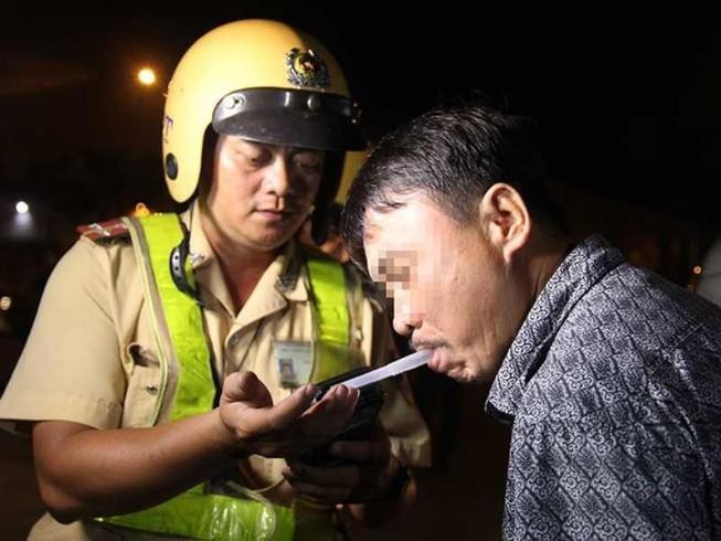 檢查酒駕情況。