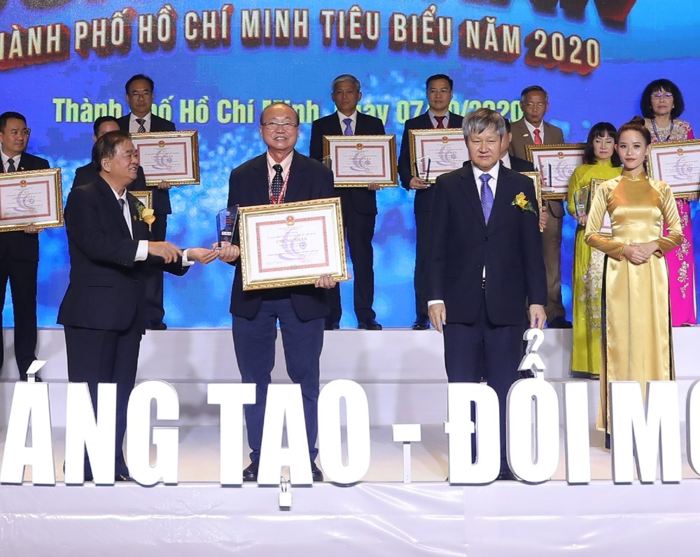 亞洲餅家總經理高肇力獲表彰。