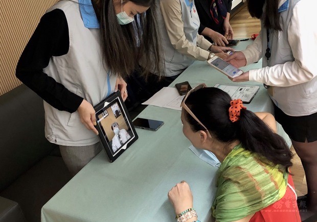 健康講座將說明如何運用「健康益友」APP進行醫療諮詢（圖源：僑委會）